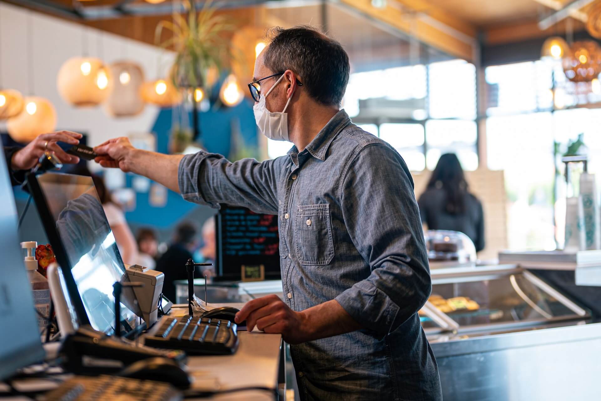 10 pontos para melhorar o atendimento ao cliente do seu restaurante - Gdoor  Zucchetti